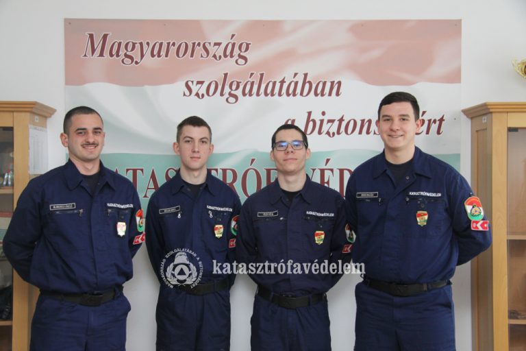 Négy új tűzoltó kezdi meg szolgálatát a megyében