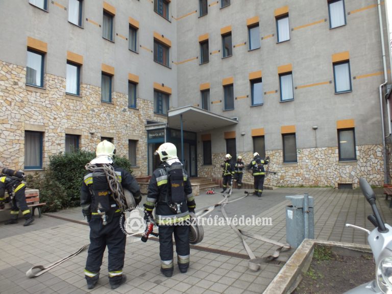 Gyakorlatot tartottak a kollégiumban