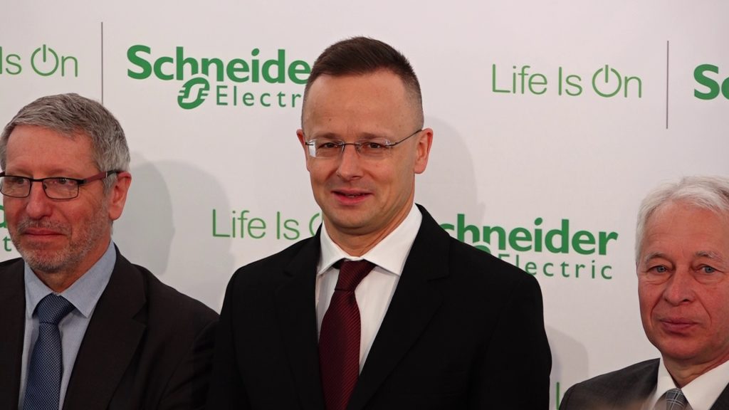 Elindult a Schneider Electric 40 millió eurós beruházása Dunavecsén
