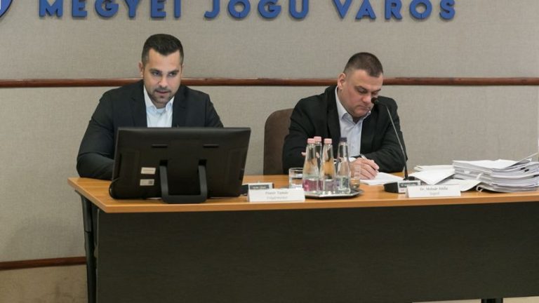 Viselkedhet így egy polgármester?
