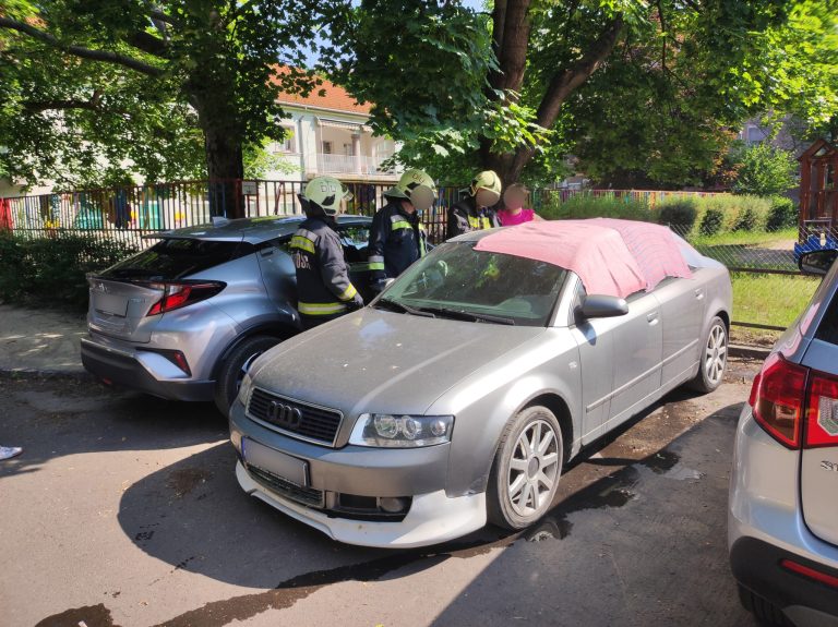 Bajba jutott anyukának és gyermekének segítettek a járőrök