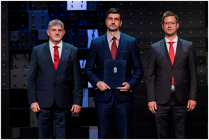 Elismerést kapott a járási hivatalvezető