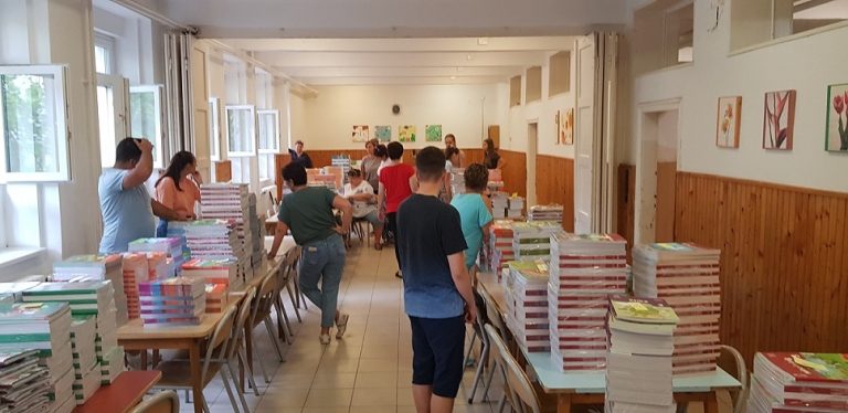 A Vasváriba is megérkeztek a tankönyvek
