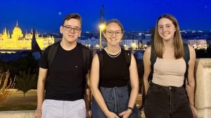 Kárpát-medencei versenyen jutottak tovább a gimisek