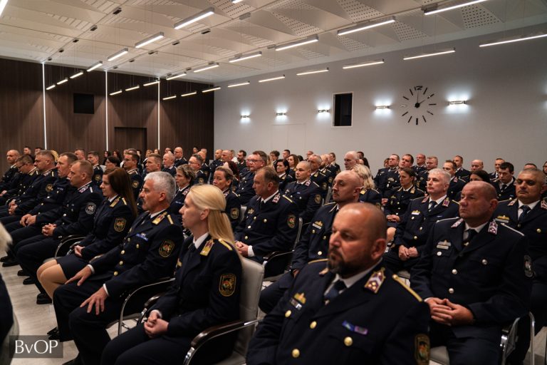 Díjazták a bv. kiemelkedő munkát végző kollégáit