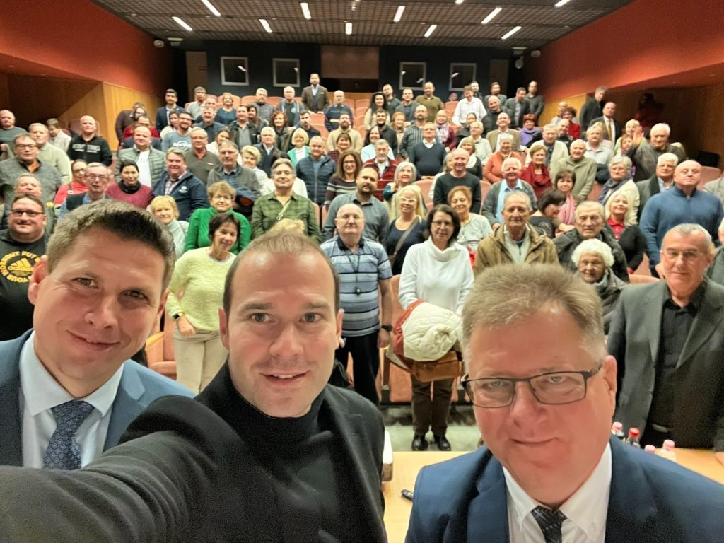 Védjük meg a szuverenitásunkat – Hollik István Dunaújvárosban járt