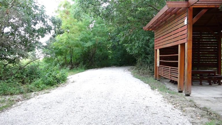 Megújult a dunai holtághoz vezető út Iváncsán