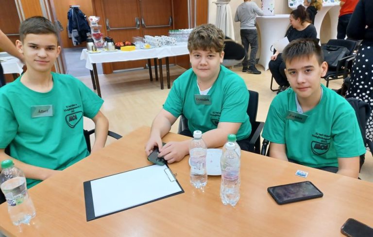 Kőolajfeldolgozásos vetélkedőn lett bronzérmes a gimis csapat