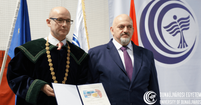 Elismerések a diplomaátadón