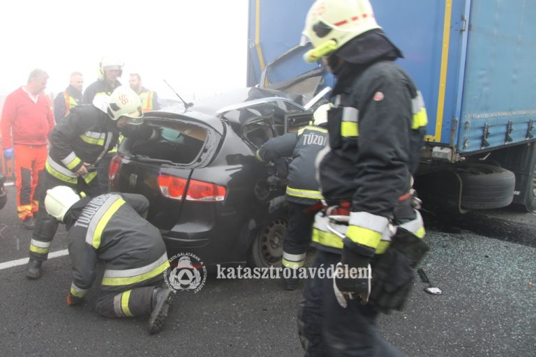 Egy ember életét vesztette a tömegbalesetben