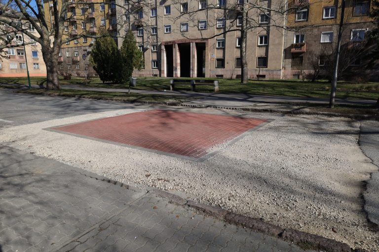 Helikopter leszálló a Kis Vasmű úton