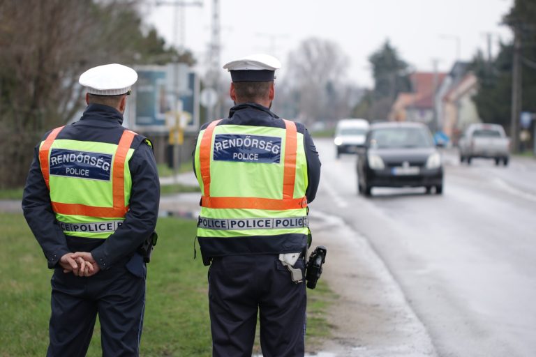 Ötszázharmincöt esetben nem kapcsolták be a biztonsági övet