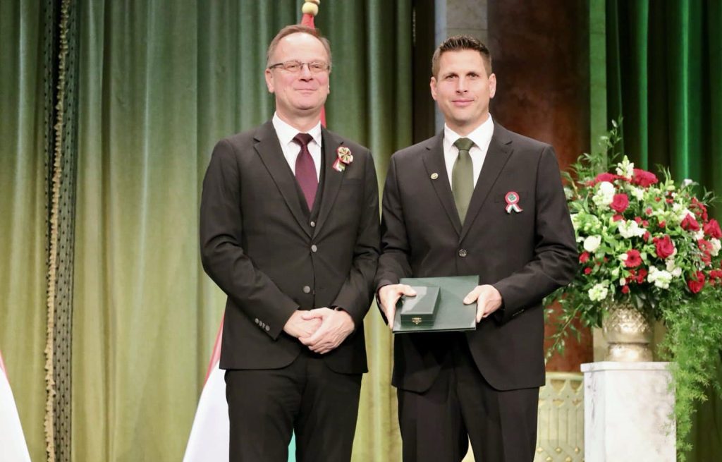Dr. Molnár Krisztián megkapta a Magyar Érdemrend Lovagkeresztjét