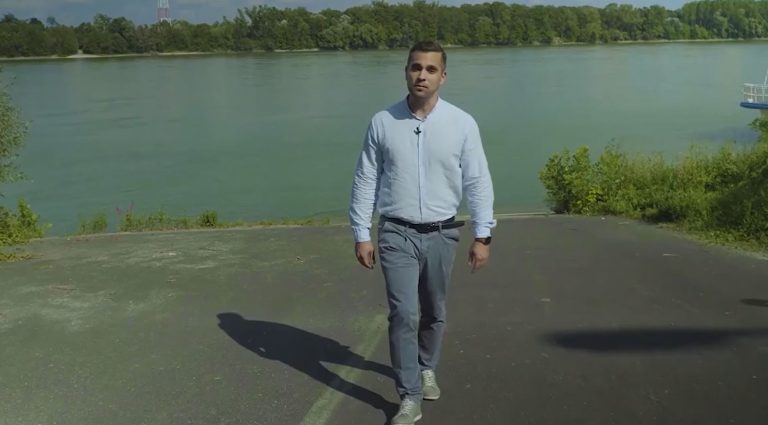 Parkolóház lesz a komp helyén?