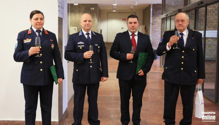 Átadták a Dunaújváros Közbiztonságáért díjakat