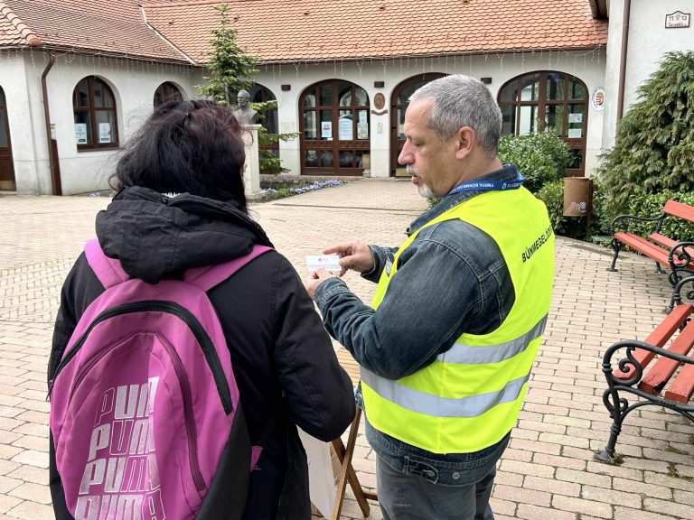 Személyes tájékoztatókkal szolgált a rendőrség a polgároknak