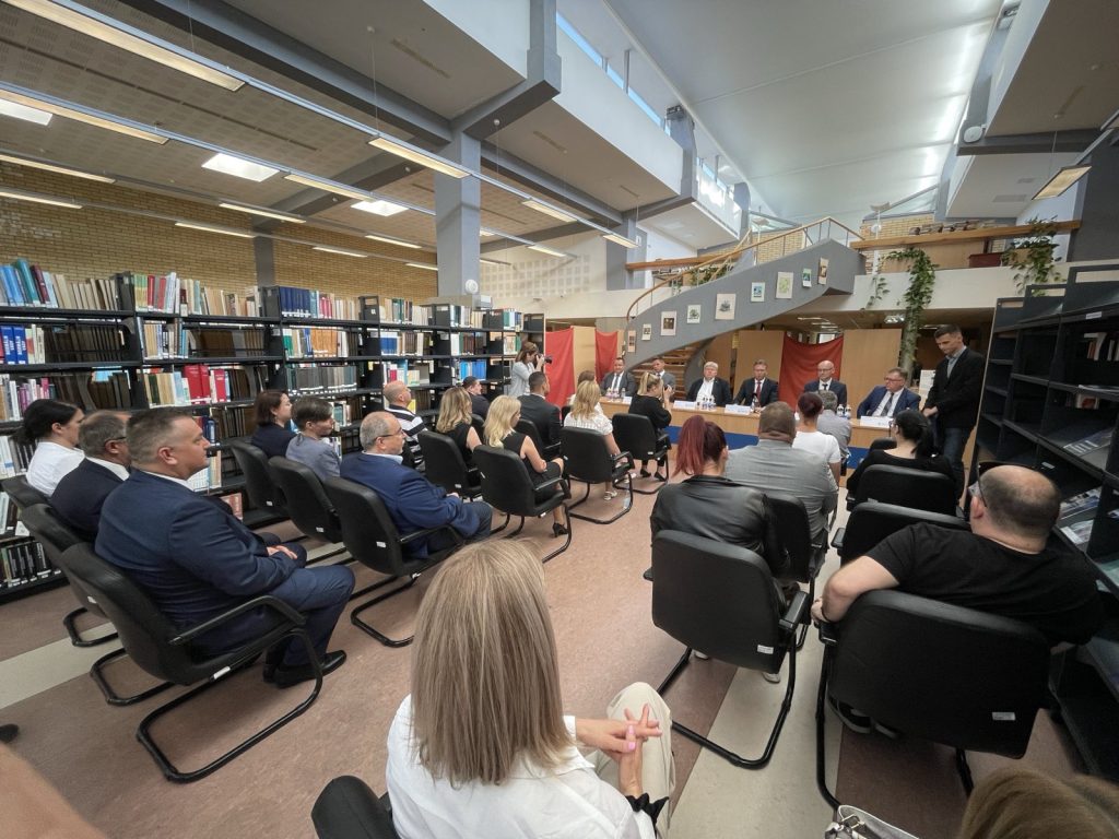 Államtitkári elismerés az Dunaújvárosi Egyetemnek