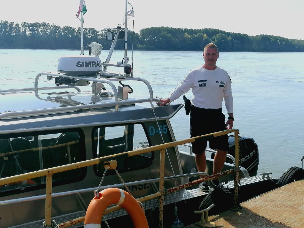 Egy idős férfit mentettek ki a vízirendészek a Dunából