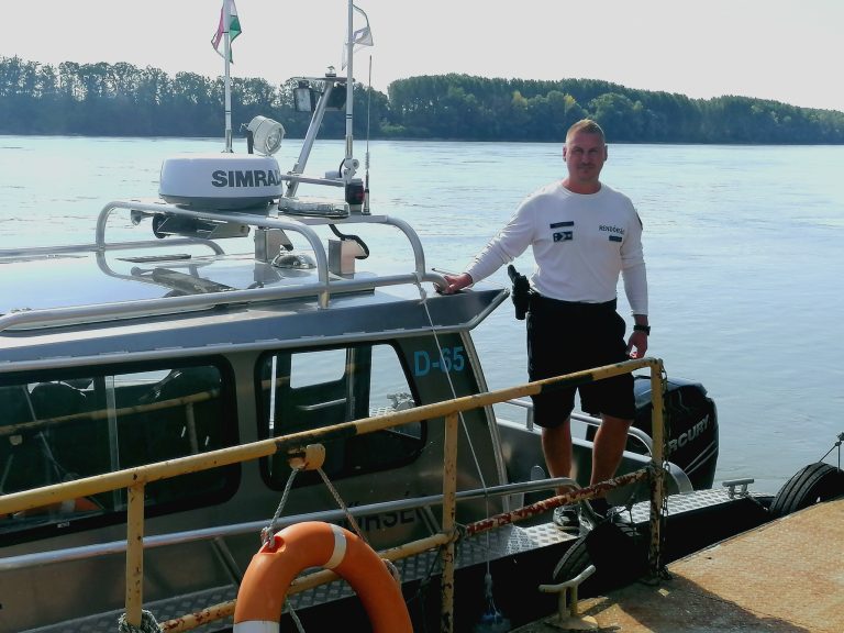 Egy idős férfit mentettek ki a vízirendészek a Dunából