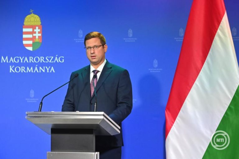 Gulyás Gergely: a kormány célja, hogy jelentős minimálbér- és garantáltbérminimum-emelés lehessen jövőre
