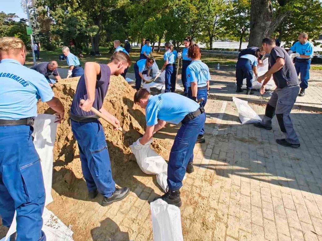 A pálhalmi bv-ből is érkezett segítség az árvízi védekezéshez