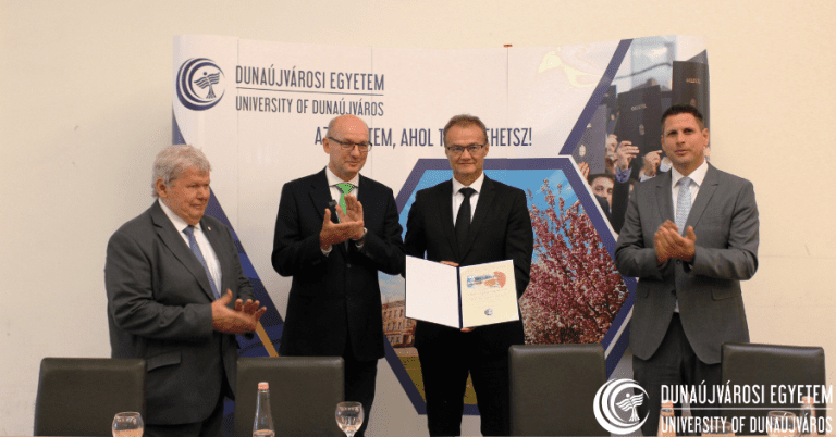 Rendhagyó ülést tartott az egyetem szenátusa