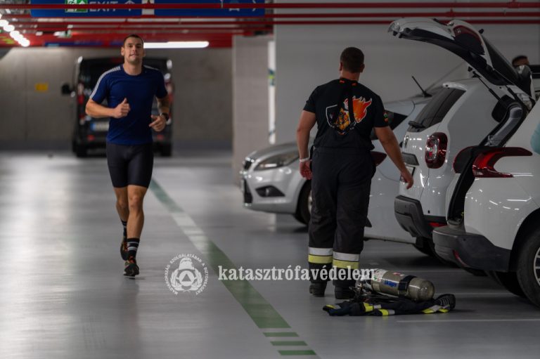 Bronzérmes lett a Véd-Sz tűzoltója a lépcsőfutó versenyen