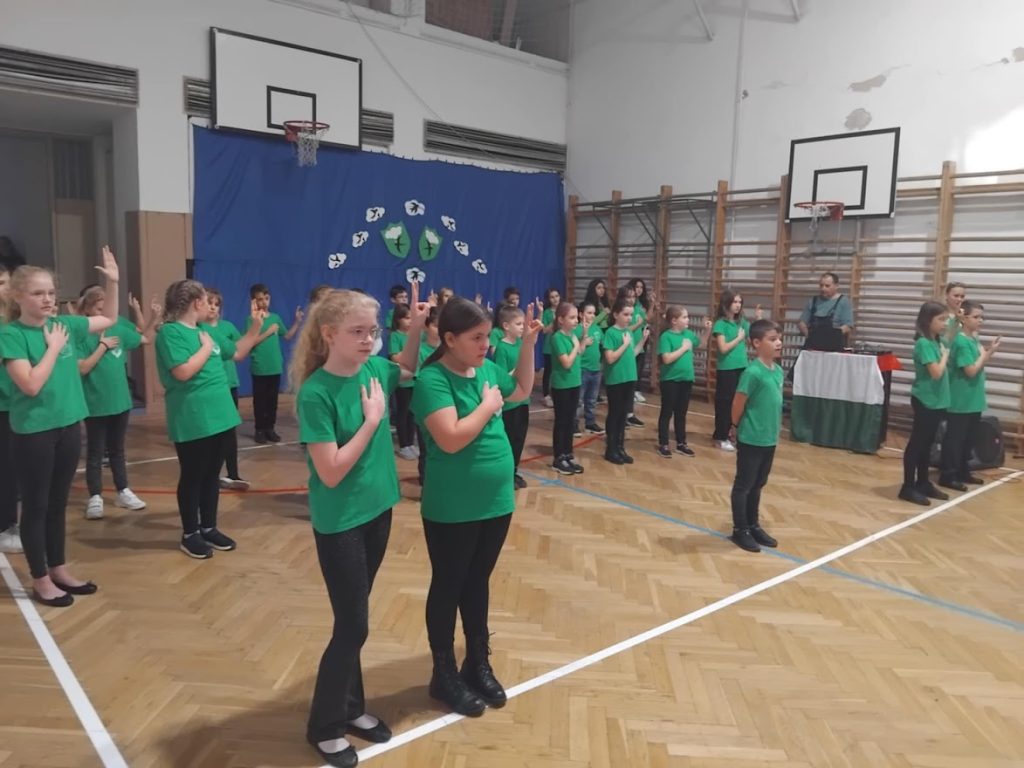 Felavatták a Petőfi iskola elsőseit