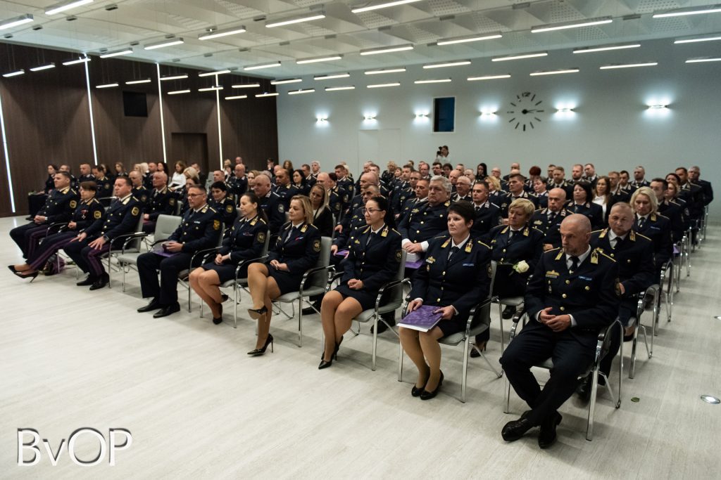 Elismeréseket kaptak a bv-s kollégák