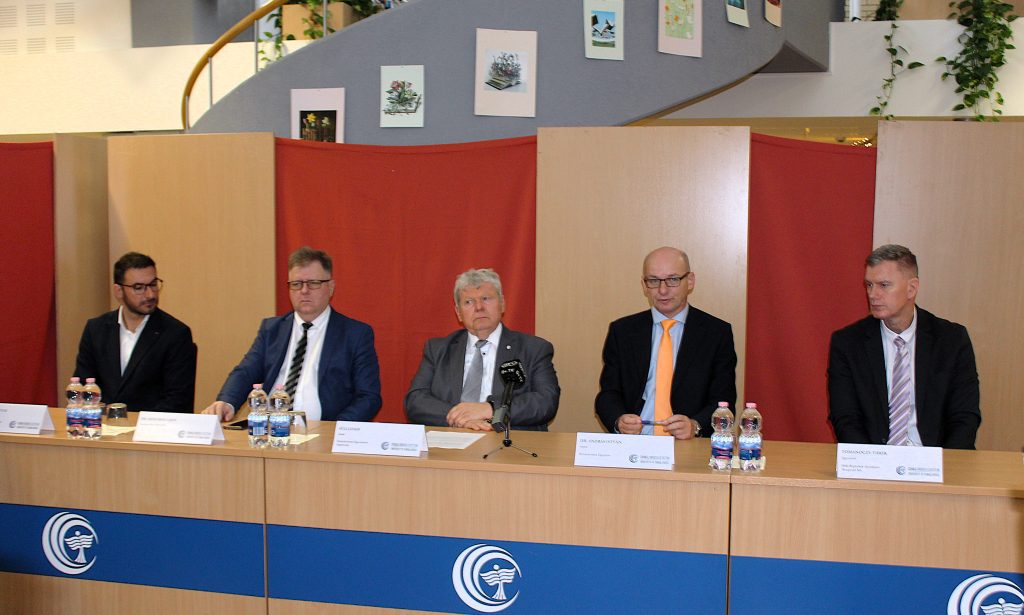 Együttműködési megállapodást írt alá az egyetem és a DSE Röplabda Akadémia