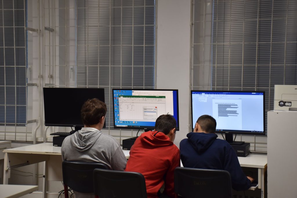Tizenkét csapat indult a Rudas informatikai versenyén