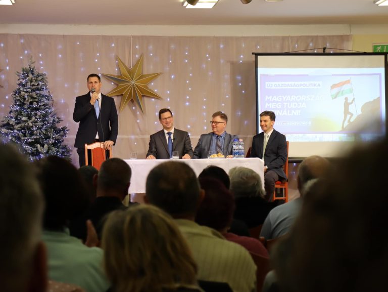 Gulyás Gergely, a Miniszterelnökséget vezető miniszter tartott fórumot a választókerületben