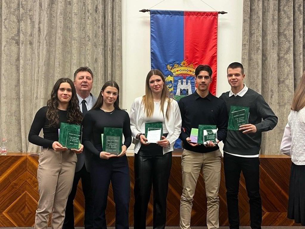Díjazták a Rudas jó tanulóit-jó sportolóit