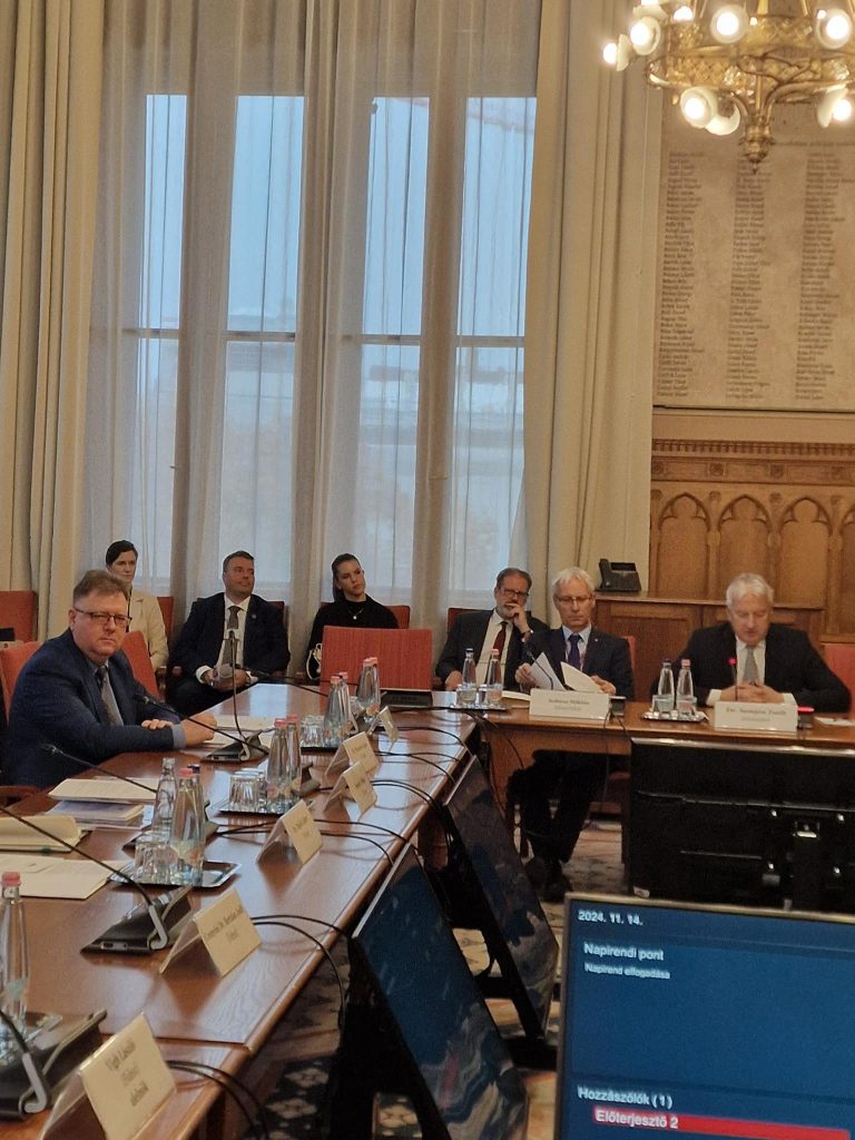Több munkavállaló foglalkoztatásához igényelhető kormányzati támogatás