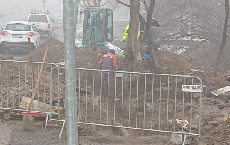 Probléma a Magyar úton: víz és áram