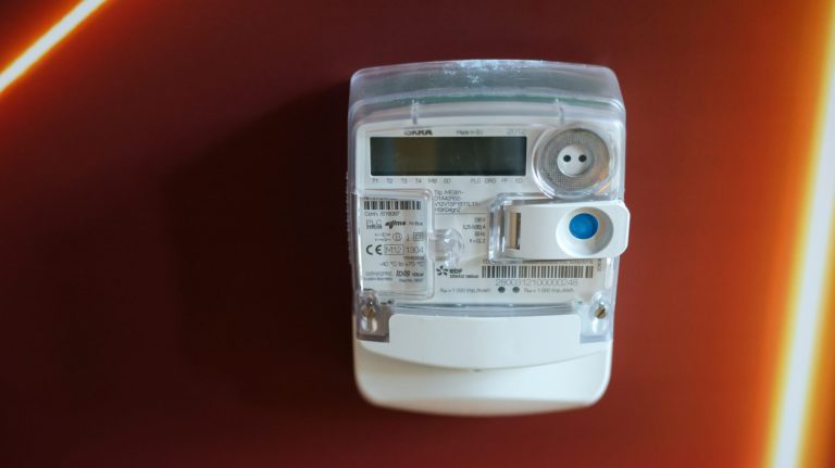 Januártól nem kell diktálniuk az okosmérős áramfogyasztóknak