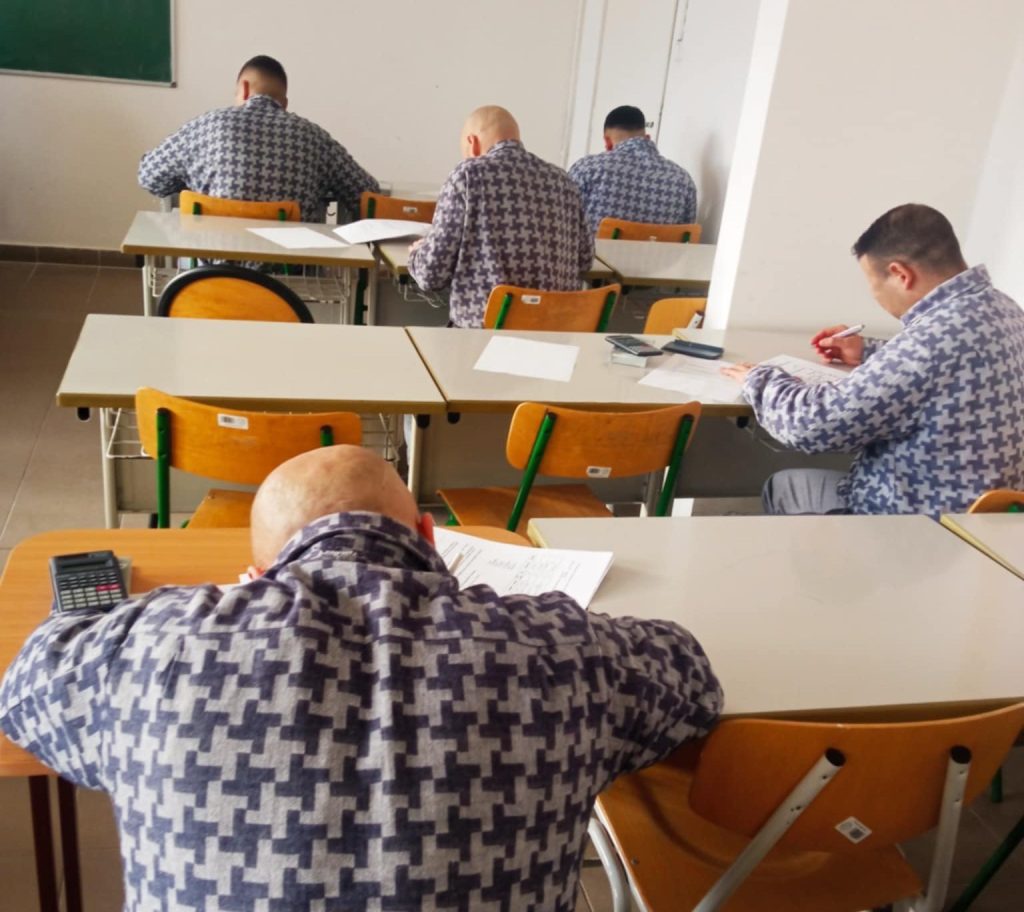 Elítéltek vizsgáznak a pálhalmai börtönben