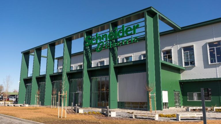 A Schneider Electric is bővíti a dunavecsei okosgyárát!