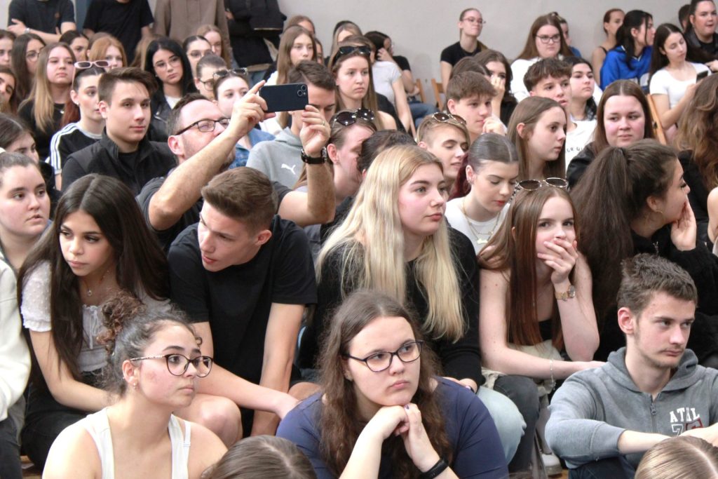 Centrum Hangja: énekes tehetségek a dunaújvárosi középiskolákból