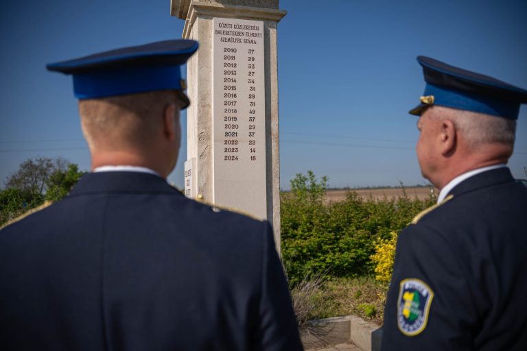 A közúti balesetben elhunyt áldozatokra emlékeztek