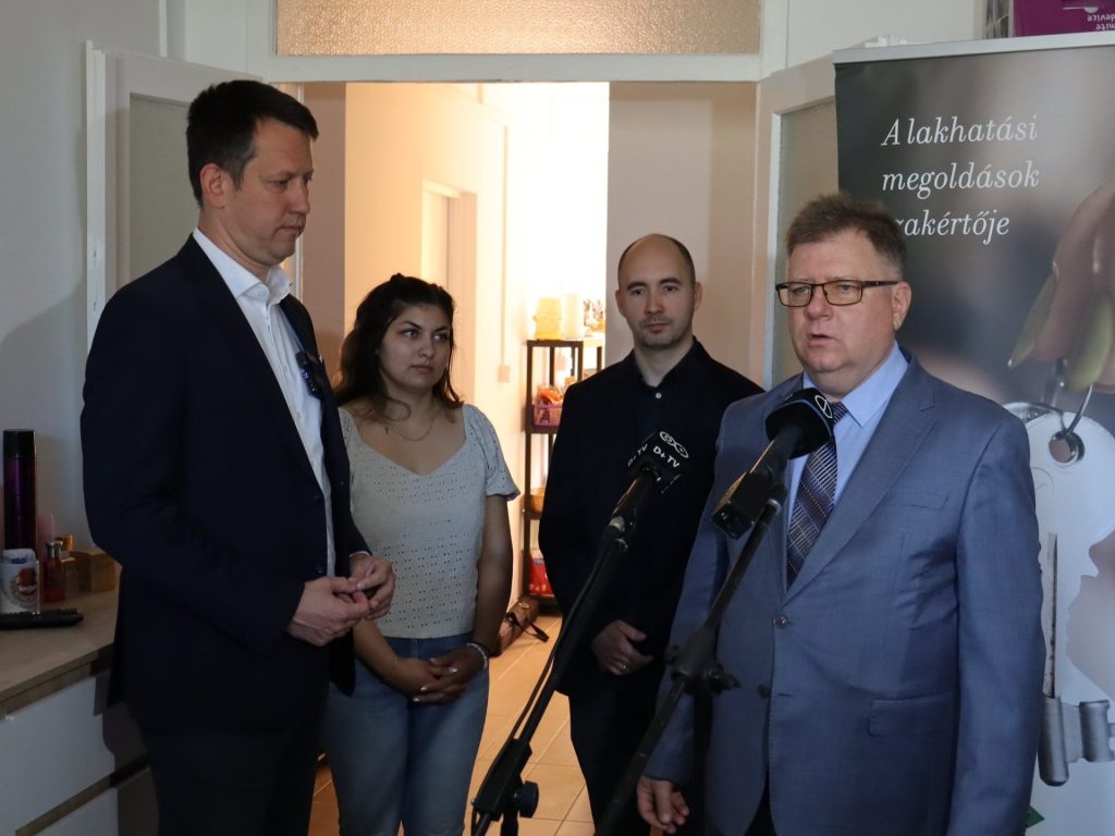 A gyermekvédelmi gondoskodásból kikerült fiatalokat az otthonteremtésben is segítik