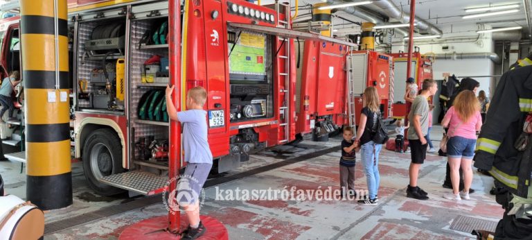 Gyermeknap vasárnap: megnyílnak a tűzoltólaktanyák kapui