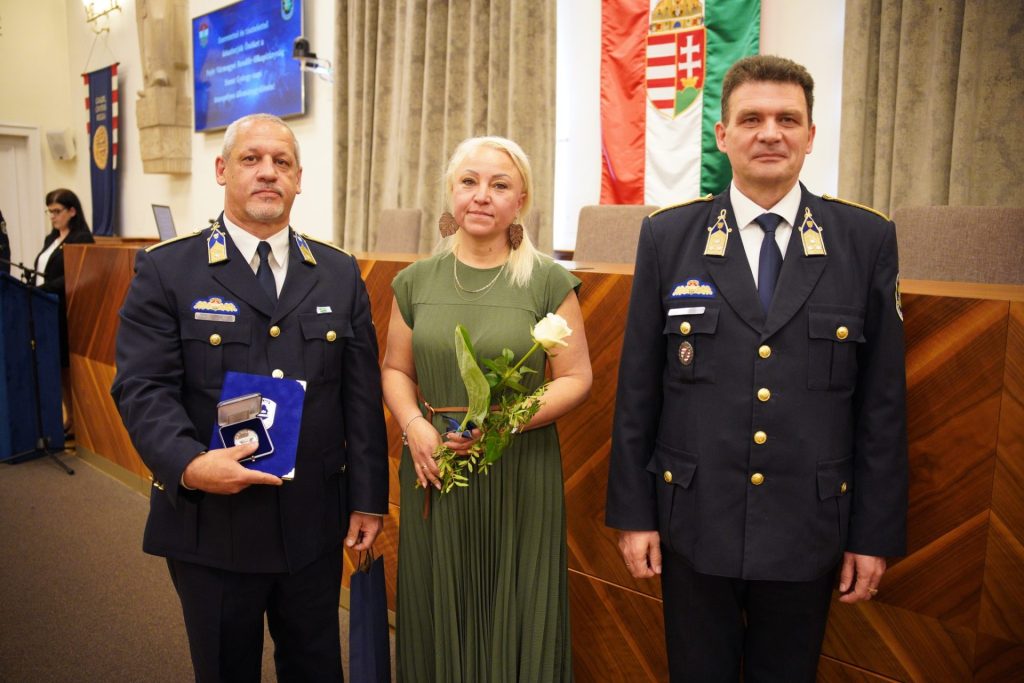 év rendőre