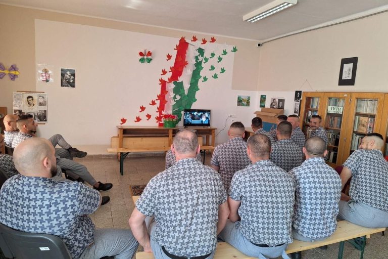 A pálhalmai fogvatartottak üzentek a nyugdíjasoknak