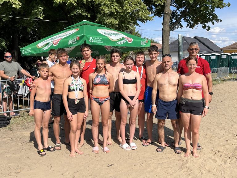 Strandbirkózó bajnokság: nemcsak élményekkel, hanem érmekkel is