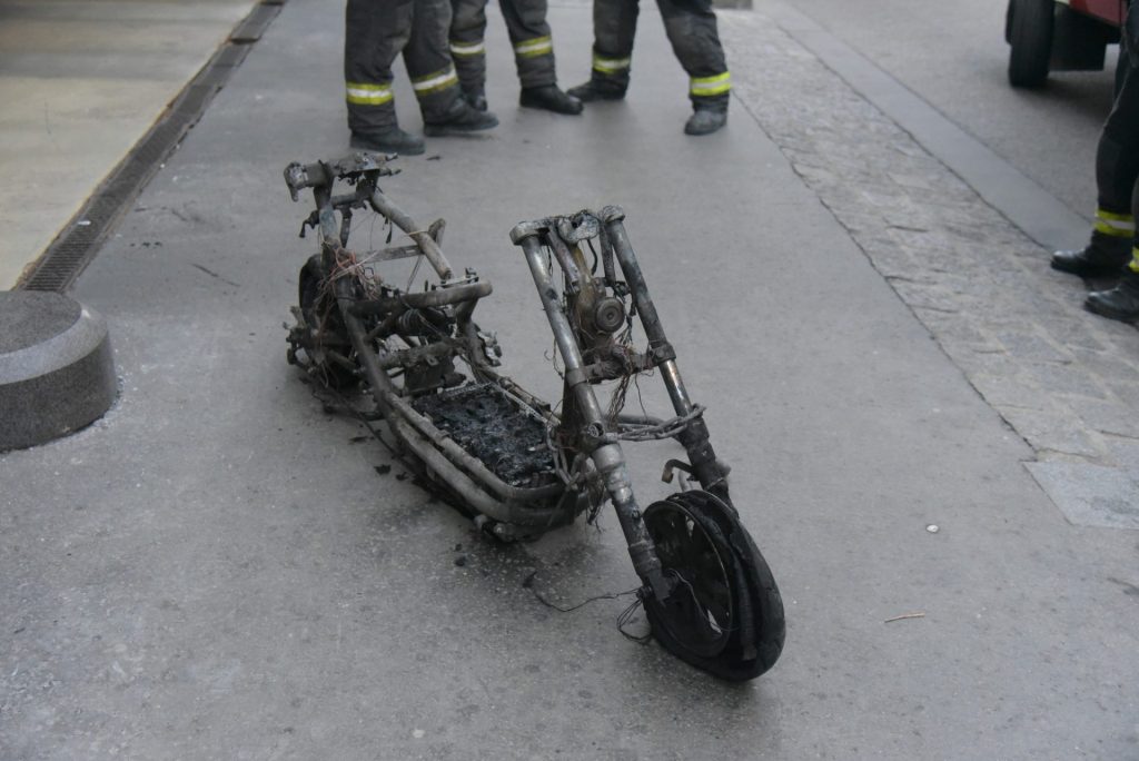 Elektromos rollerek: mit csináljunk, ha kigyullad?