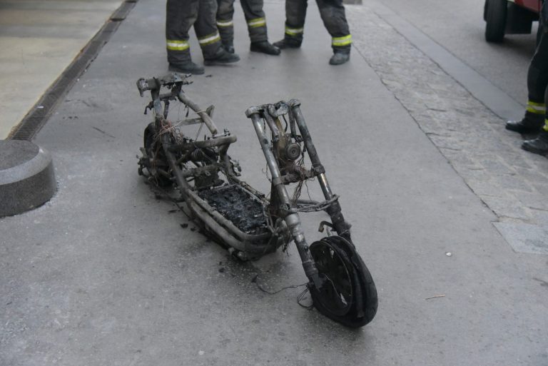 Elektromos rollerek: mit csináljunk, ha kigyullad?