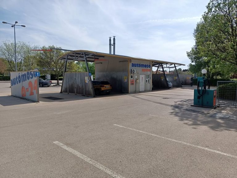 Eladó az önkiszolgáló autómosó a Tesconál – ennyiért kínálják