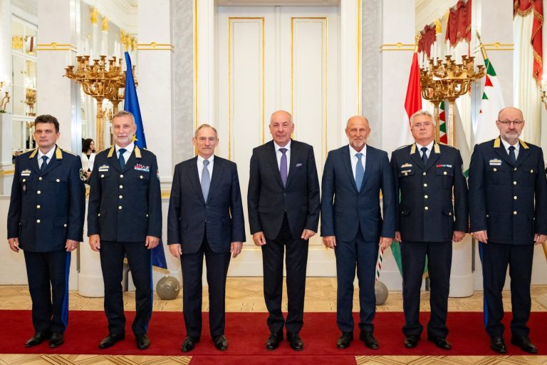 Dandártábornoki előléptetésben részesült a vármegyei rendőrfőkapitány