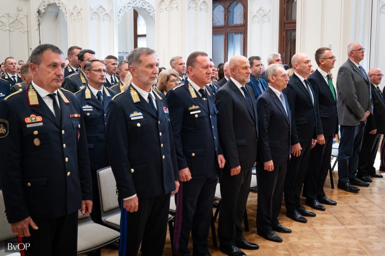 Miniszteri elismerést kapott a pálhalmai bv-parancsnok és a csoportvezető